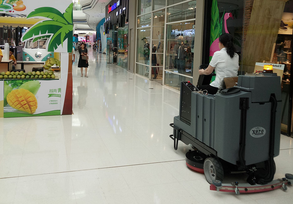 江西大型清潔設(shè)備多功能洗地機(jī)和電動(dòng)<a href=http://www.quncdte.cn target=_blank class=infotextkey>掃地車生產(chǎn)廠</a>